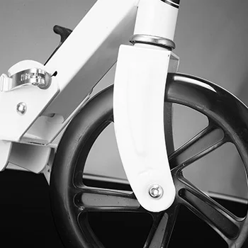 Trotinet na sklapanje model 654 beli-3 Trotinet na sklapanje model 654 beli-3