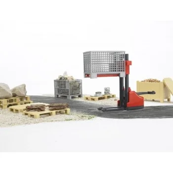 Bruder ručni viljuškar sa paletama i figurom 622008-1 Bruder ručni viljuškar sa paletama i figurom 622008-1