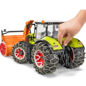 Bruder traktor Claas Axion sa lancima i čistačem snega 030179-1 Bruder traktor Claas Axion sa lancima i čistačem snega 030179-1