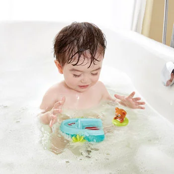 Hape igračka za kupanje -čamac i meda na povlačenje 003023-2 Hape igračka za kupanje -čamac i meda na povlačenje 003023-2