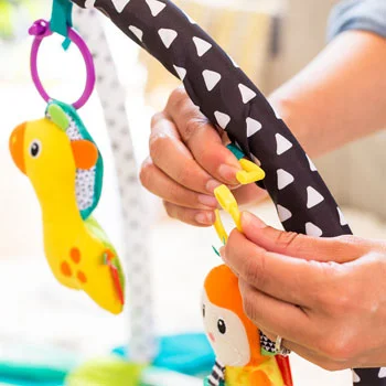 Infantino set igračkica na kačenje 115259-4 Infantino set igračkica na kačenje 115259-4