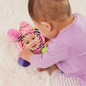 Infantino plišana zvečka Sparkle 115046-2 Infantino plišana zvečka Sparkle 115046-2